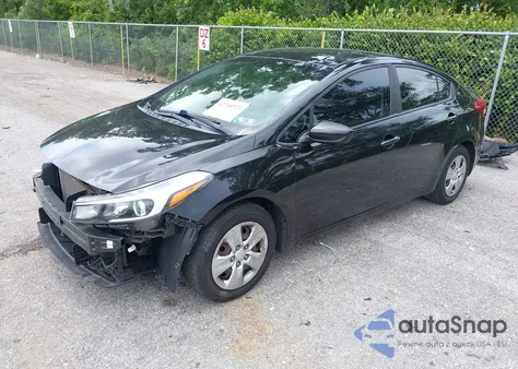 2017 Kia Forte Lx z USA, uszkodzony, nr VIN 3KPFK4A76HE145621